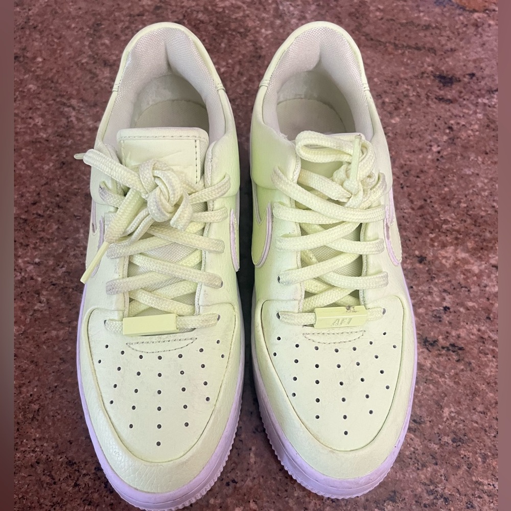 Nike Air Force 1 AF1 Sage Low Top Platform neon green Sneakers Shoes 6 - Picture 1 of 5